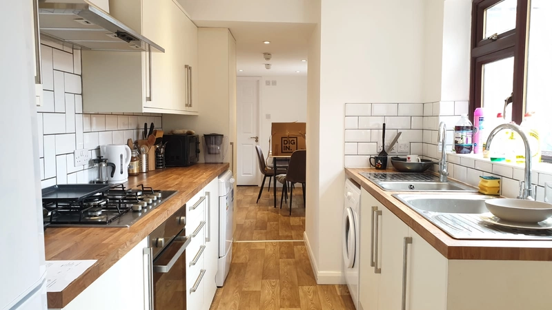 Cranwell Street - 6 Bed (one room remaining) - Thumbnail 18